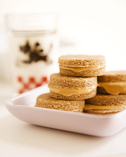 Dog Treats: Peanut Snack Sandwiches